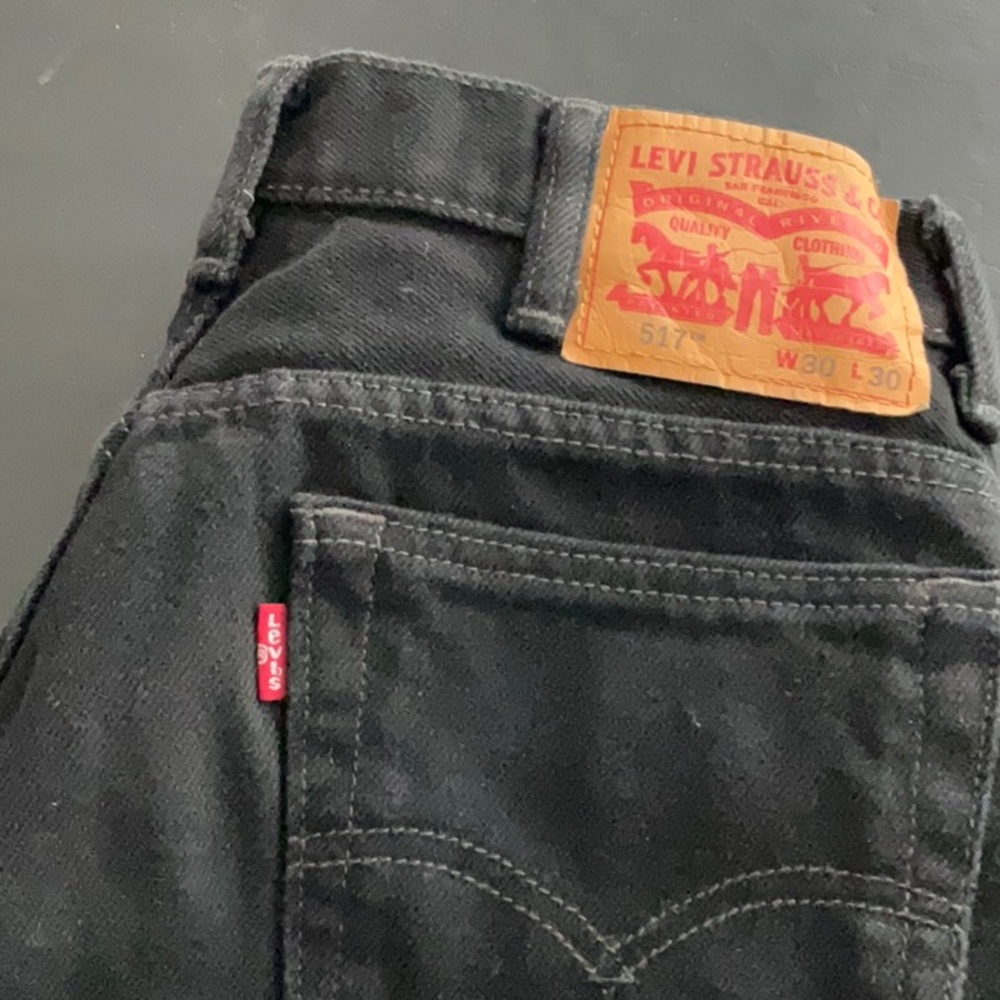 Levi's Black Slim Jeans with Timeless Appeal